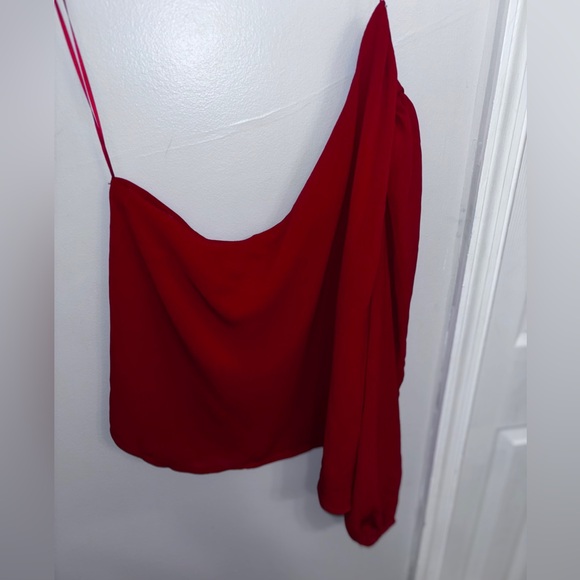 NWT New York & Company Vibrant Red One-Shoulder Blouse Size: Medium - Picture 3 of 5
